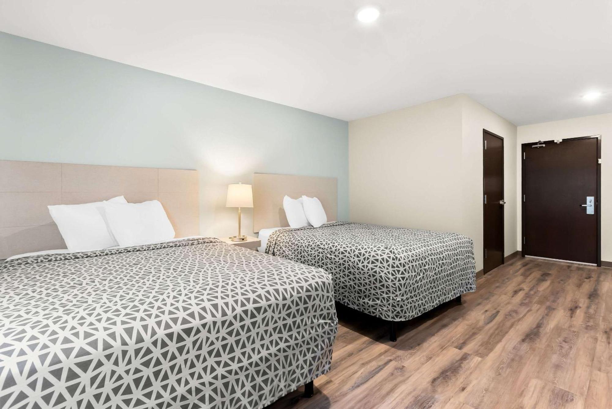Hotel Woodspring West Chatham Parkway *