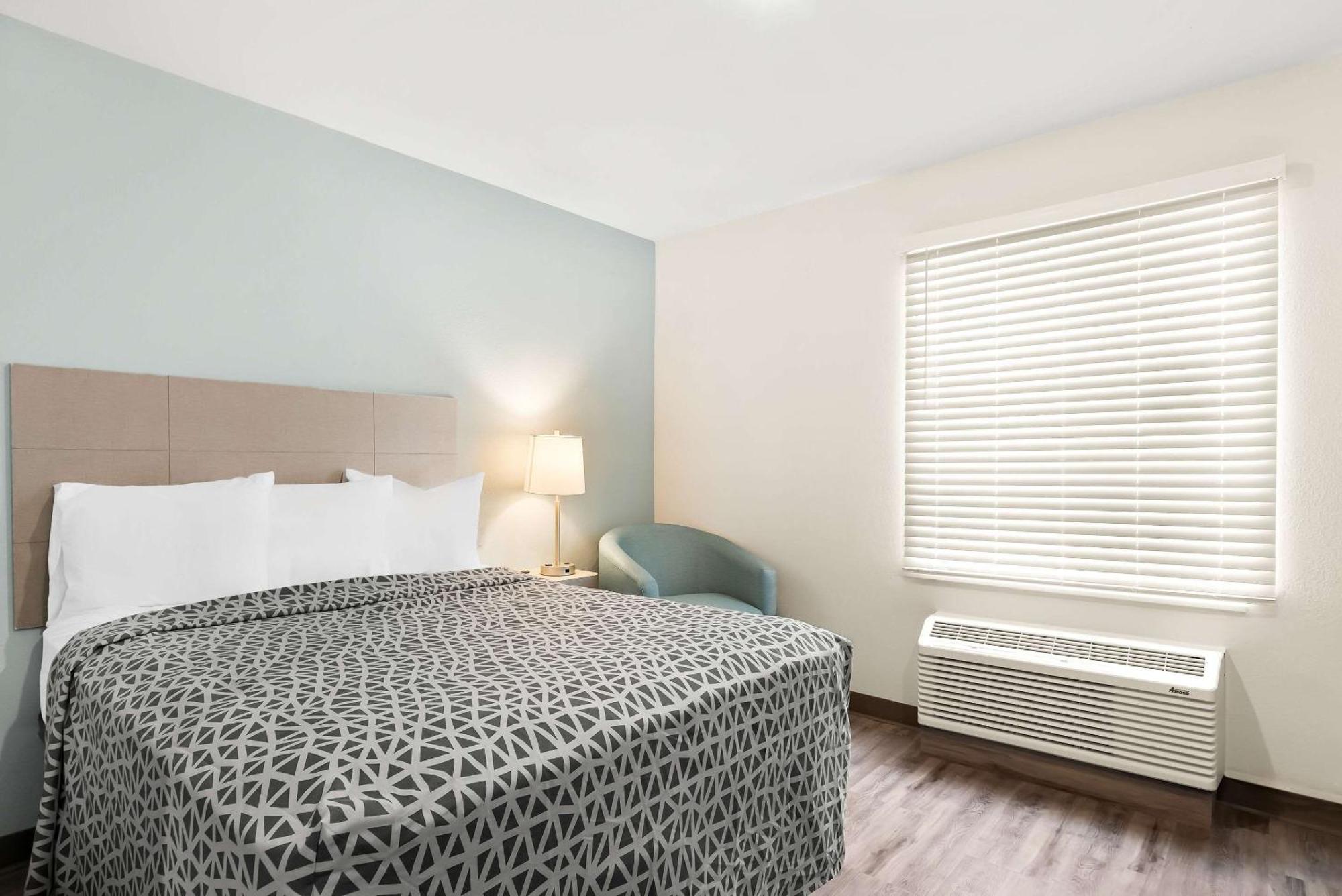 Woodspring West Chatham Parkway * Savannah
